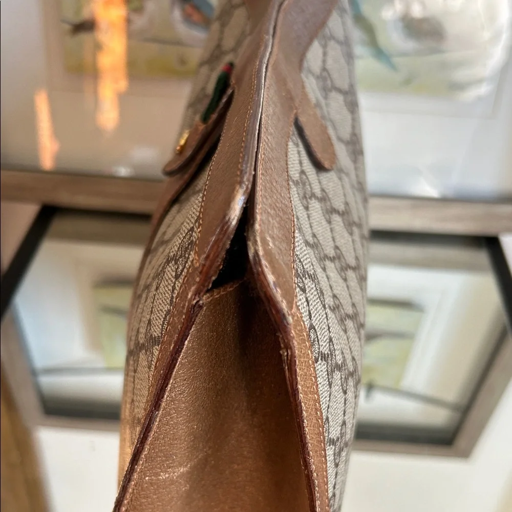 Gucci Beige and Brown Monogram Clutch - Picture 5 of 16